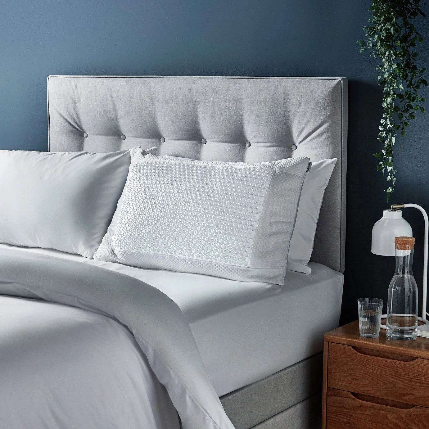 Silentnight Wellbeing Cool Touch Medium Pillow - Image 3