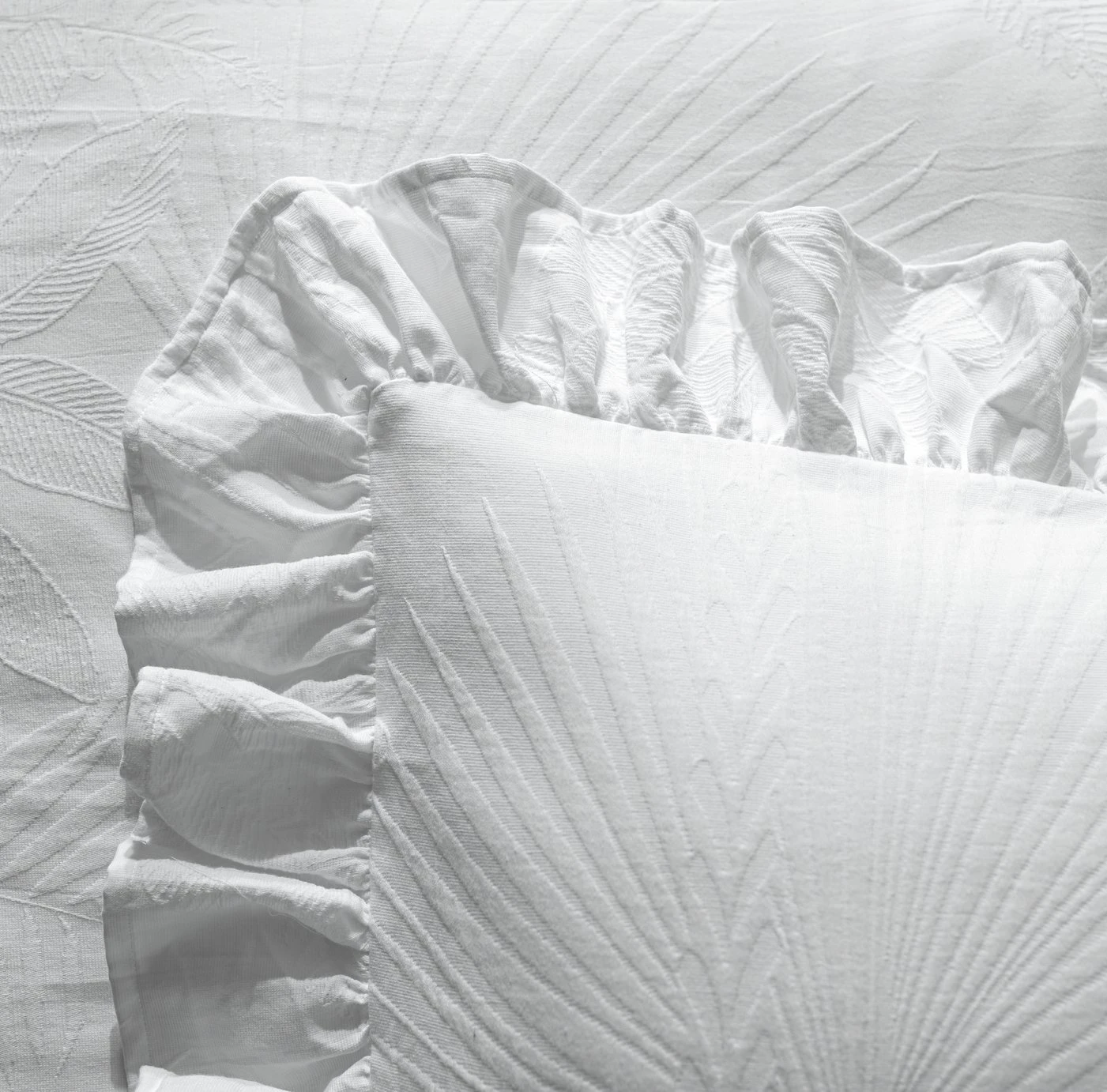 Habitat Cotton 180TC Leaf Matelasse White Bedding - Double - Image 4