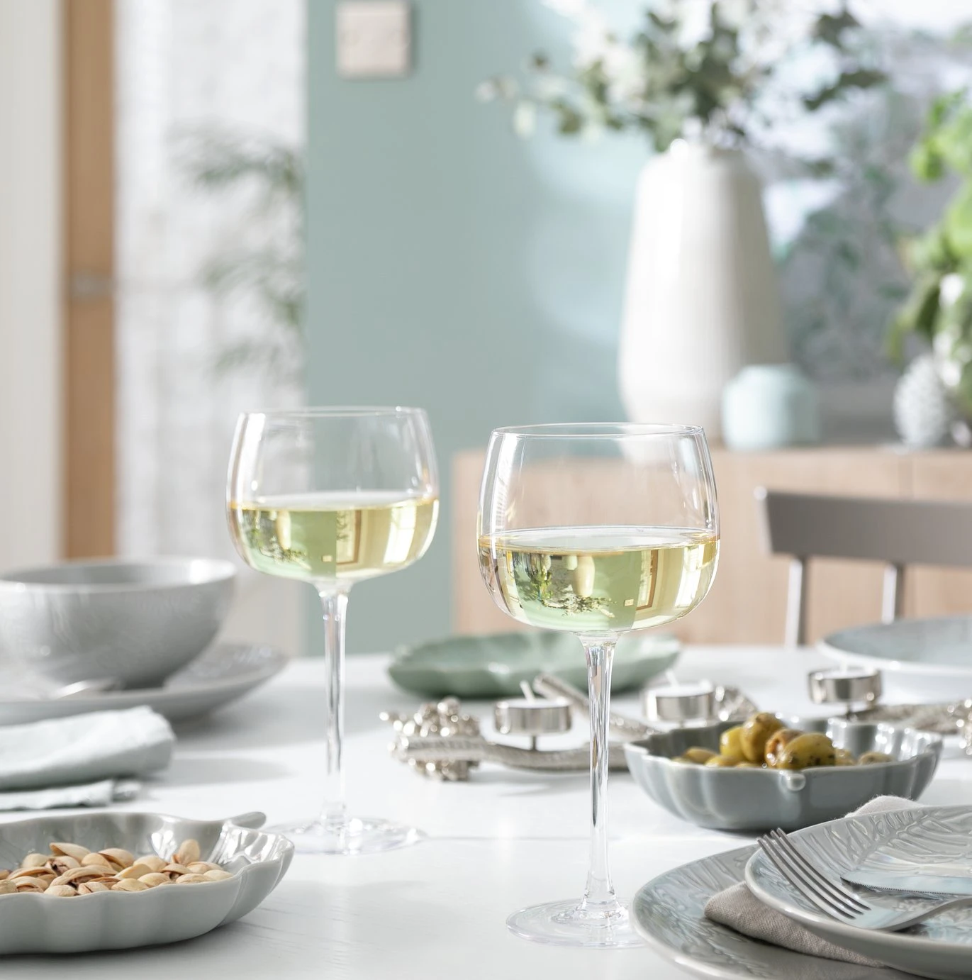 Habitat Apple Set Of 4 Wine Glasses - Image 2